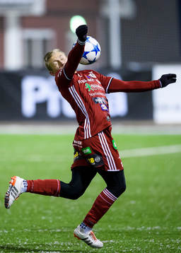 s Gustav Rönnbäck-Wallin under fotbollsmatchen i division 1 norra mellan Piteå och Nyköping den 6 november 2016 i Piteå.