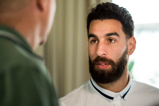 Jimmy Durmaz blir intervjuad i mixed zone