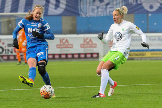Eskilstuna Uniteds Louise Quinn och Wolfsburgs Zsanett