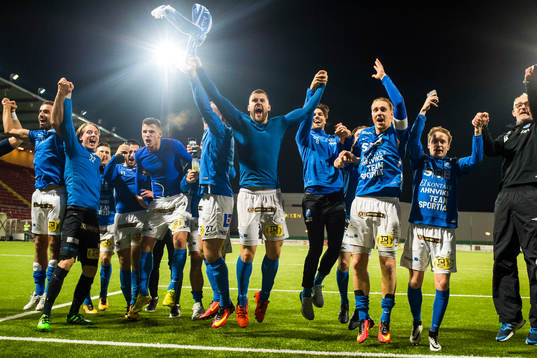 Norrbys spelare jublar