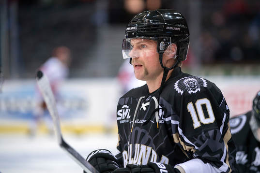 Frölundas Sean Bergenheim värmer upp innan