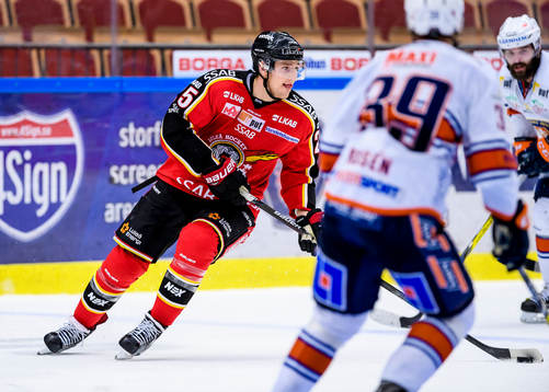 Luleås Anton Hedman med pucken