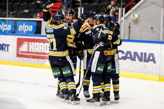 Södertäljes spelare jublar