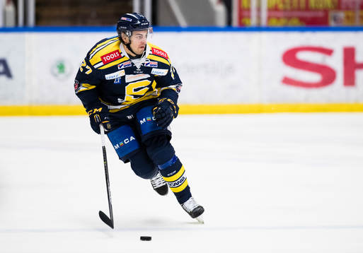 Södertäljes Felix Maegaard-Scheel med pucken