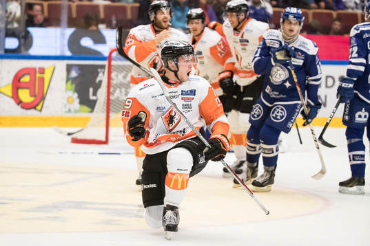 Karlskronas Emil Lundberg jublar