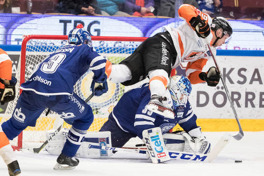 Karlskronas Kristoffer Söder flyger över Leksands