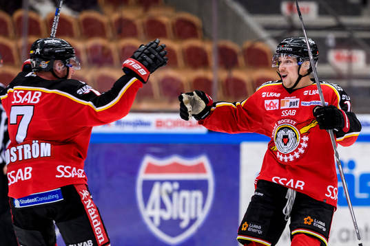 Luleås Jan Sandström (v) jublar