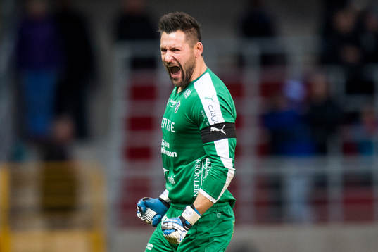Halmstads målvakt Stojan Lukic jublar efter Marcus Mathisen (ej i bild) gjort 1-2