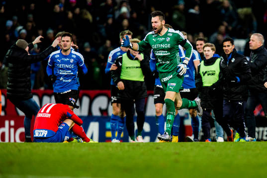 Halmstads målvakt Stojan Lukic jublar