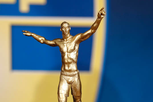 Miniatyr av statyn på Zlatan Ibrahimovic av konstnären Peter Linde som ska stå utanför Friends Arena