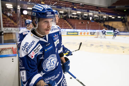 Leksands Alexander Ytterell vid värmningen innan