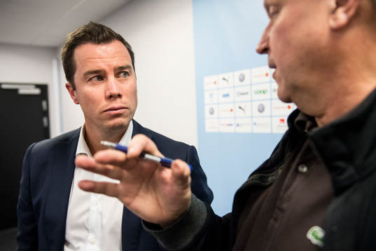 Malmö FFs sportchef Daniel Andersson pratar med media efter att Magnus Pehrsson presenterats som ny tränare för Malmö FF