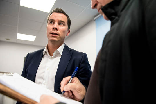 Malmö FFs sportchef Daniel Andersson pratar med media efter att Magnus Pehrsson presenterats som ny tränare för Malmö FF