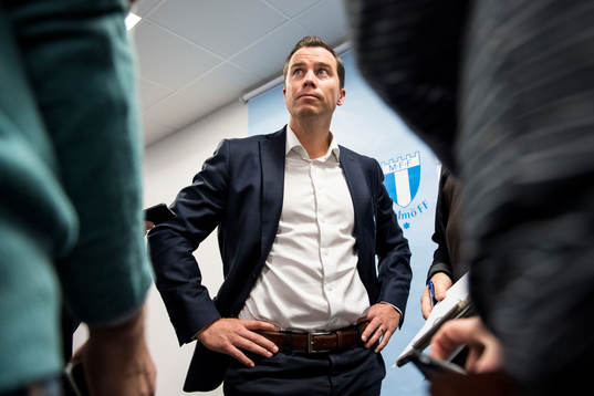 Malmö FFs sportchef Daniel Andersson pratar med media efter att Magnus Pehrsson presenterats som ny tränare för Malmö FF