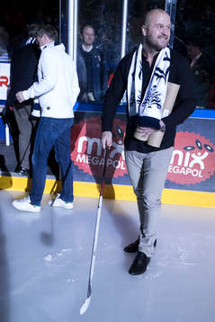 Jonas Frögren innan ishockeymatchen i SHL mellan Leksand