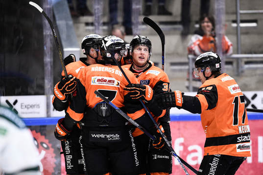 Karlskronas spelare jublar