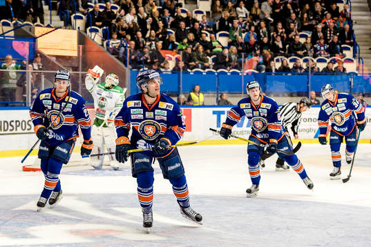 Växjös Josh Hennessy jublar