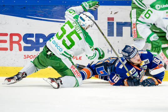 Växjös Dennis Everberg faller