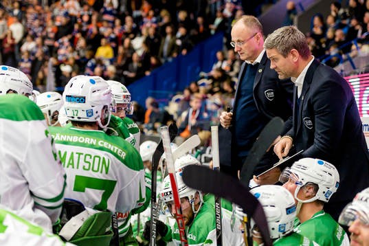Rögles tränare Anders Eldebrink och assisterande tränare