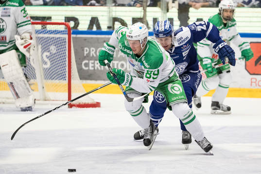 Leksands Sondre Olden jagar Rögles David Åslin  i