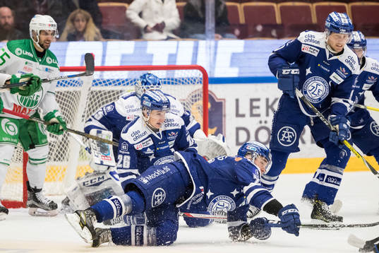 Leksands Tobias Forsberg och Patrik Norén täcker skott