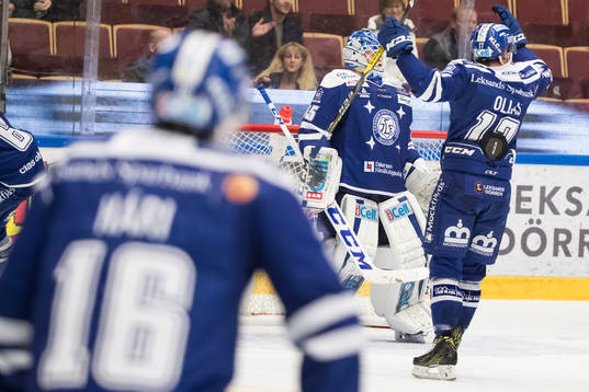 Leksands Jesper Ollas jublar med målvakt Atte Engren