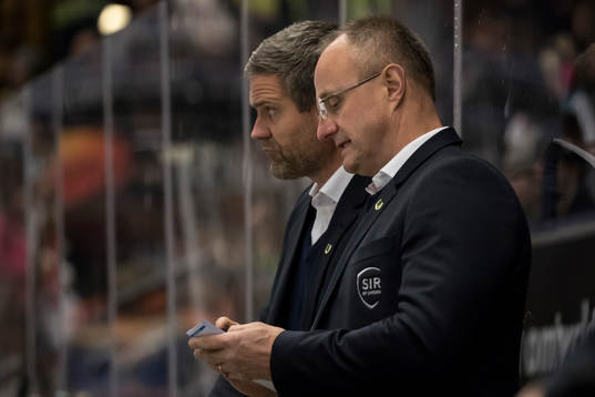 Rögles tränare Anders Eldebrink  i ishockeymatchen i SHL