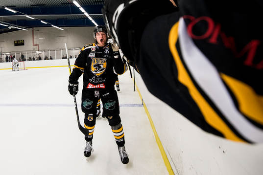 Panterns Robin Dahse jublar