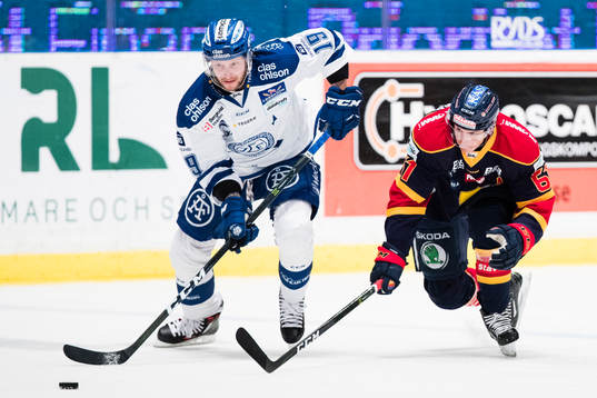 Leksands Alexander Ytterell jagas av Djurgårdens Markus