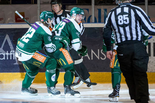 Färjestads Linus Persson jublar