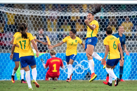 Bilden är utvald till en av Bildbyråns 150 bästa bilder från 2016. Originalbild publicerad 160806 Brasiliens Beatriz jublar efter att hon gjort 5-0 i fotbollsmatchen mellan Brasilien och Sverige den 6 augusti 2016