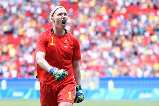 Bilden är utvald till en av Bildbyråns 150 bästa bilder från 2016. Originalbild publicerad 160812 Sveriges målvakt Hedvig Lindahl jublar efter att hon räddat en straff i kvartsfinalen i fotboll mellan USA och Sverige den 12 augusti 2016