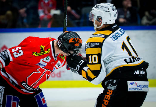 Skellefteås Joakim Lindström räcker Örebros Bobbo