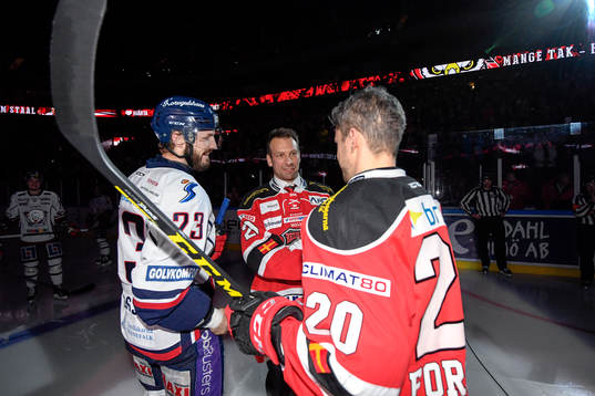 Malmö Redhawks förre spelare Kim Staal hyllades innan