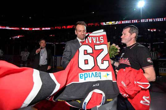Malmö Redhawks förre spelare Kim Staal hyllades innan