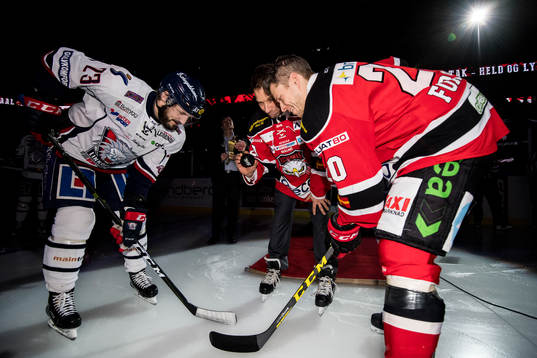 Malmö Redhawks hyllar sin tidigare spelar Kim Staal här