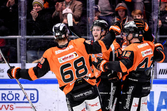 Karlskronas Emil Lundberg jublar