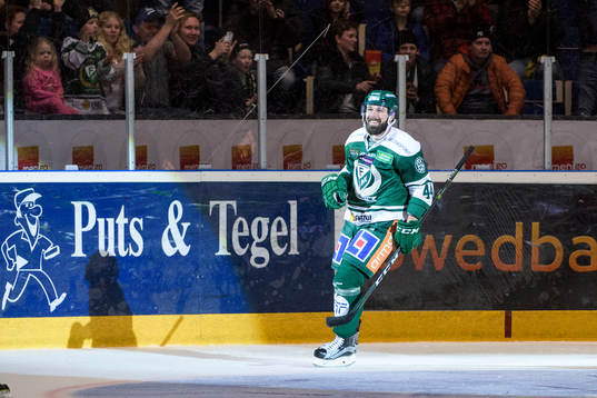 Färjestads Milan Gulas jublar