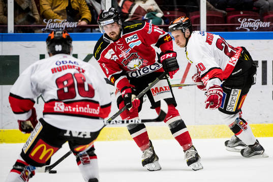 Malmö Redhawks Magnus Häggström och Örebros Marcus