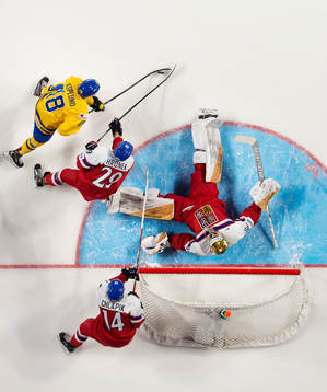 Sveriges Rasmus Asplund utmanar Tjeckiens Filip Hronek,