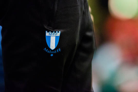 Malmö FFs logga på byxor