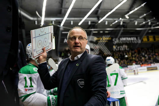 Rögles tränare Anders Eldebrink blir vansinnig