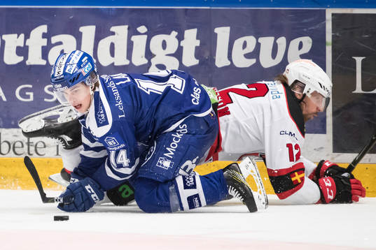 Leksands Oskar Lang och Malmö Redhawks Andreas Thuresson i