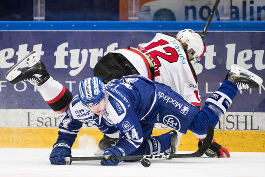 Leksands Oskar Lang och Malmö Redhawks Andreas Thuresson i