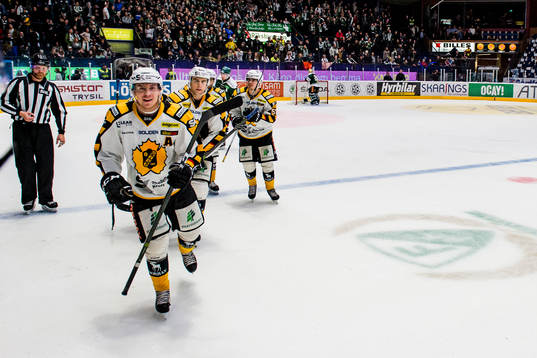 Skellefteås Pär Lindholm jublar