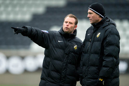 Häckens tränare Mikael Stahre och assisterande tränare