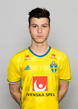 Mattias Özgün i P19/98-landslaget poserar för ett porträtt den 10 januari 2017 i Stockholm. 