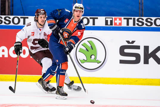 Växjös Ludwig Wistén jagas av Sparta Prags Martin Gernat