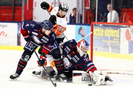 Linköpings Niclas Lundgren, målvakt Jacob Johansson och