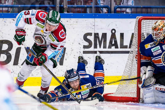 Växjös Arvid Lundberg faller